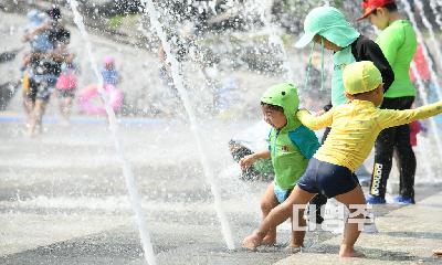 가족과 함께 가까운 곳에서 여름 만끽하세요...바닥분수 4곳 운영
